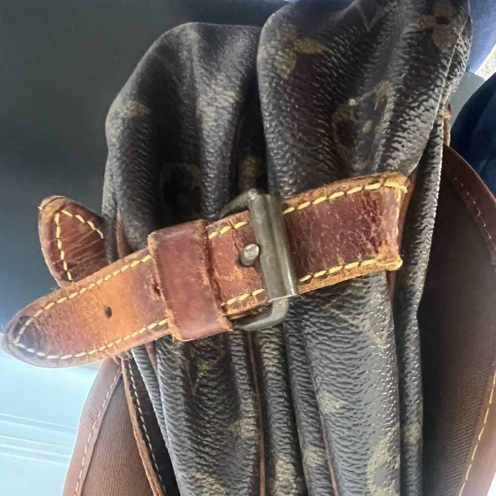 AUTH LOUIS VUITTON MONOGRAM SAUMUR 30 CROSSBODYBAG - Picture 8 of 14